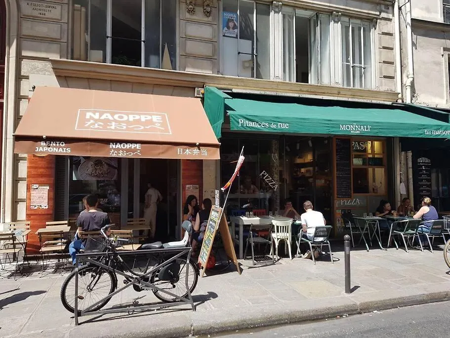 Ideal For Exploring Paris On Foot 0*,