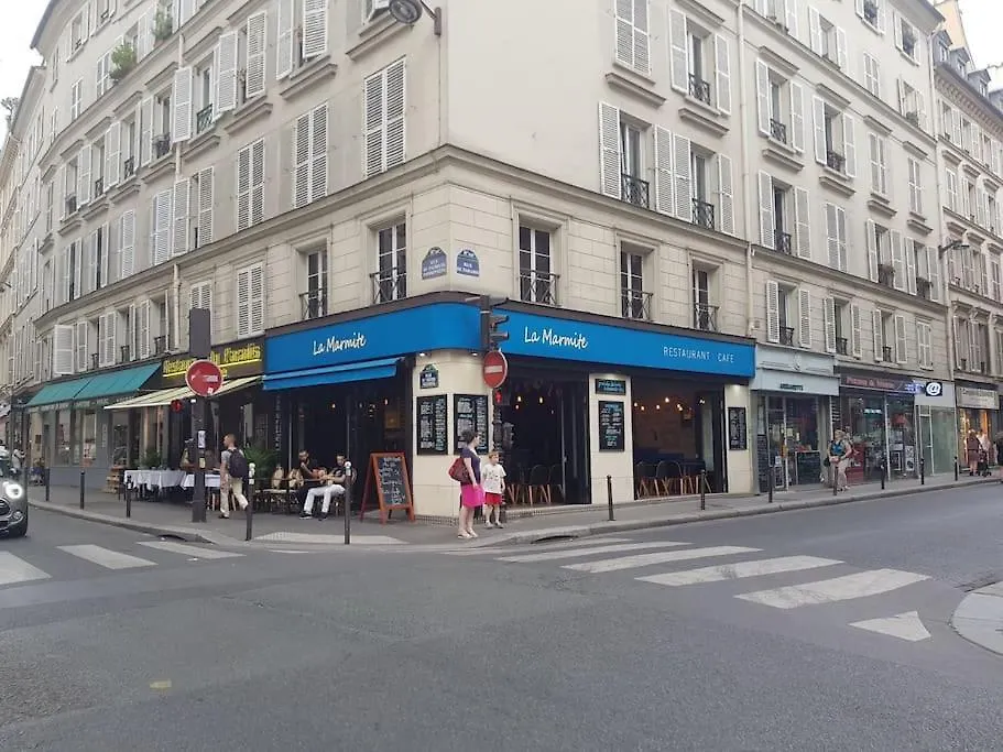 Ideal For Exploring Paris On Foot 0*,  Fransa