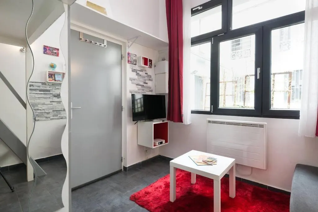Ideal For Exploring Paris On Foot 0*,  France